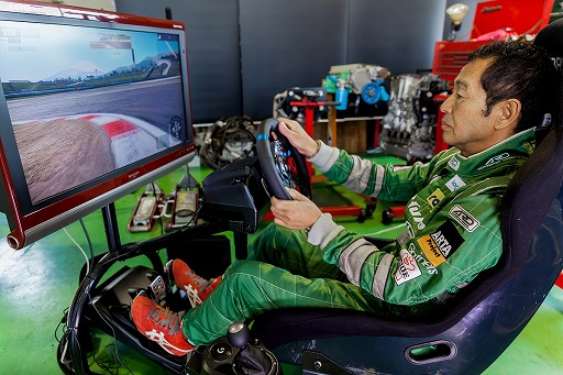 画像ギャラリー No.006のサムネイル画像 / Logicool G，土屋圭一氏とVRレースゲームで対戦するイベントを11月14日に秋葉原e-Sports  SQUAREで開催