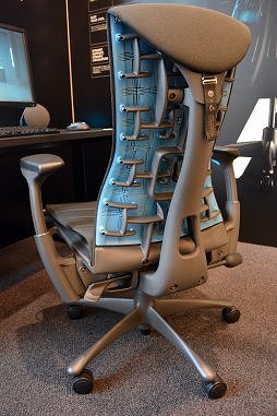 画像ギャラリー No.005のサムネイル画像 / ハーマンミラー直営店で聞く，20万円超えの椅子がゲーマーに向いている理由。良い姿勢で座らないと，血行が悪くなってゲームプレイに悪影響？