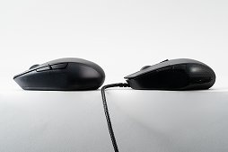 画像ギャラリー No.009のサムネイル画像 / 軽量ワイヤレスマウス「G303 Shroud Edition」レビュー。有名ストリーマーとのコラボモデルは，全体的に使いやすくバッテリーの持ちもいい