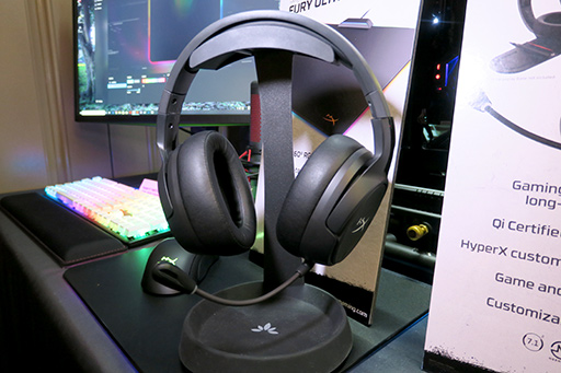 画像ギャラリー No.002のサムネイル画像 / HyperX，Qi充電機能付きのヘッドセットやスマートフォン用グリップをCES 2020で発表。実機を写真でチェックしてみよう