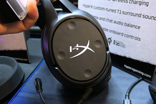 画像ギャラリー No.004のサムネイル画像 / HyperX，Qi充電機能付きのヘッドセットやスマートフォン用グリップをCES 2020で発表。実機を写真でチェックしてみよう