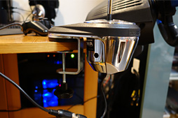 画像ギャラリー No.004のサムネイル画像 / HW短評：Thrustmaster「TH8A Add-On Shifter」（1）ステアリングコントローラ用の別売りシフトユニットを取り付けてみる