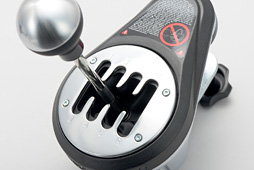 画像ギャラリー No.007のサムネイル画像 / HW短評：Thrustmaster「TH8A Add-On Shifter」（2）単体シフトユニットの追加で，ステアリングコントローラの使い勝手はどう変わる？