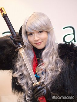画像ギャラリー No.007のサムネイル画像 / 「アラド戦記」イメージキャラクターの山川紗弥さんが“女鬼剣士”のコスプレで4Gamer編集部に見参