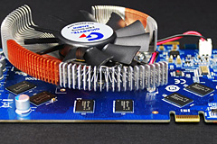 画像ギャラリー No.002のサムネイル画像 / GIGABYTE，Zalman製クーラー搭載のGF8800GTカード