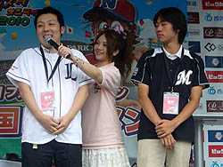 画像ギャラリー No.008のサムネイル画像 / 優勝者は始球式のマウンドに！ 「プロ野球 ファミスタ オンライン 2010」全国トーナメント決勝戦が西武ドームで開催