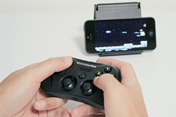 画像ギャラリー No.008のサムネイル画像 / iPhone＆iPad専用のワイヤレスゲームパッド「SteelSeries Stratus」レビュー。これはデキがいい