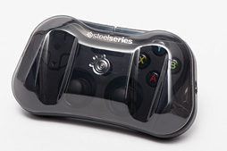 画像ギャラリー No.015のサムネイル画像 / iPhone＆iPad専用のワイヤレスゲームパッド「SteelSeries Stratus」レビュー。これはデキがいい