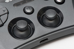 画像ギャラリー No.017のサムネイル画像 / iPhone＆iPad専用のワイヤレスゲームパッド「SteelSeries Stratus」レビュー。これはデキがいい