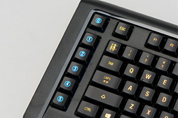 画像ギャラリー No.007のサムネイル画像 / SteelSeries製キーボード「Apex M800」レビュー。独自のメカニカルキースイッチ「QS1」は，ゲームプレイに何をもたらすか