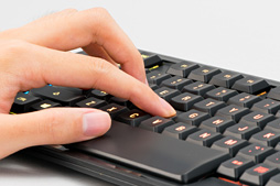 画像ギャラリー No.017のサムネイル画像 / SteelSeries製キーボード「Apex M800」レビュー。独自のメカニカルキースイッチ「QS1」は，ゲームプレイに何をもたらすか