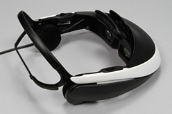 画像ギャラリー No.037のサムネイル画像 / 新世代のヘッドマウントディスプレイは買いか？ ソニー「HMZ-T1」徹底検証