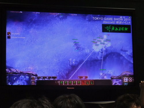 画像ギャラリー No.003のサムネイル画像 / Razer USAブースで行われた「StarCraft II： Wings Of Liberty」イベントレポート。台湾トップレベルのSEN氏を日本人プレイヤーが打ち負かす場面も