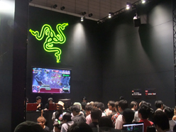 画像ギャラリー No.008のサムネイル画像 / Razer USAブースで行われた「StarCraft II： Wings Of Liberty」イベントレポート。台湾トップレベルのSEN氏を日本人プレイヤーが打ち負かす場面も