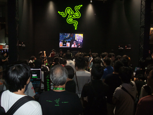 画像ギャラリー No.009のサムネイル画像 / Razer USAブースで行われた「StarCraft II： Wings Of Liberty」イベントレポート。台湾トップレベルのSEN氏を日本人プレイヤーが打ち負かす場面も