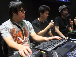 画像ギャラリー No.015のサムネイル画像 / Razer USAブースで行われた「StarCraft II： Wings Of Liberty」イベントレポート。台湾トップレベルのSEN氏を日本人プレイヤーが打ち負かす場面も