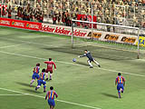 画像ギャラリー No.015のサムネイル画像 / FIFA公認で選手もチームもすべて実名，「FIFA 08」のデモ版を掲載