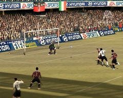 画像ギャラリー No.007のサムネイル画像 / アジア戦略としてのオンライン版。「EA SPORTS FIFA Online 2」を開発する，EAシンガポールのプロデューサーに話を聞いた