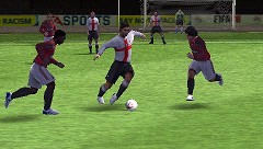 画像ギャラリー No.007のサムネイル画像 / 連載「PCゲームを持ち出そう！」。第17回はサッカーゲーム「FIFA 08」のPSP版を紹介