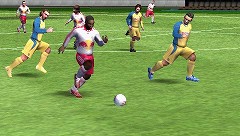 画像ギャラリー No.008のサムネイル画像 / 連載「PCゲームを持ち出そう！」。第17回はサッカーゲーム「FIFA 08」のPSP版を紹介