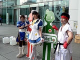 画像ギャラリー No.009のサムネイル画像 / 将門公もびっくり？ メイドさん30人とダレット「スト2」キャラが神田明神で打ち水始め