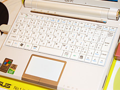 画像ギャラリー No.008のサムネイル画像 / ASUS，Atom搭載の小型ノートPC「Eee PC 901-X」発表。12日に5万9800円で発売
