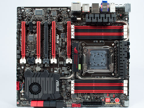 画像ギャラリー No.003のサムネイル画像 / 「Sandy Bridge-E」はまもなく登場？ ゲーマー向けX79マザーボード「Rampage IV Extreme」を写真で見る