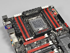 画像ギャラリー No.011のサムネイル画像 / 「Sandy Bridge-E」はまもなく登場？ ゲーマー向けX79マザーボード「Rampage IV Extreme」を写真で見る