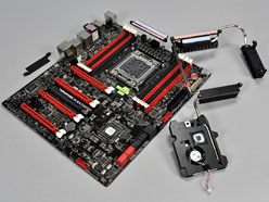 画像ギャラリー No.016のサムネイル画像 / 「Sandy Bridge-E」はまもなく登場？ ゲーマー向けX79マザーボード「Rampage IV Extreme」を写真で見る