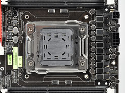 画像ギャラリー No.019のサムネイル画像 / 「Sandy Bridge-E」はまもなく登場？ ゲーマー向けX79マザーボード「Rampage IV Extreme」を写真で見る
