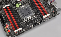 画像ギャラリー No.020のサムネイル画像 / 「Sandy Bridge-E」はまもなく登場？ ゲーマー向けX79マザーボード「Rampage IV Extreme」を写真で見る