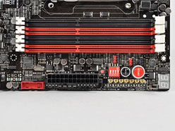 画像ギャラリー No.030のサムネイル画像 / 「Sandy Bridge-E」はまもなく登場？ ゲーマー向けX79マザーボード「Rampage IV Extreme」を写真で見る