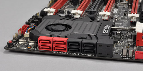 画像ギャラリー No.032のサムネイル画像 / 「Sandy Bridge-E」はまもなく登場？ ゲーマー向けX79マザーボード「Rampage IV Extreme」を写真で見る