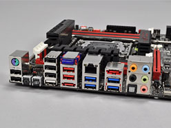 画像ギャラリー No.036のサムネイル画像 / 「Sandy Bridge-E」はまもなく登場？ ゲーマー向けX79マザーボード「Rampage IV Extreme」を写真で見る