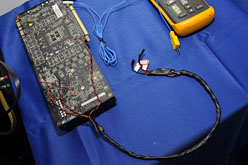 画像ギャラリー No.015のサムネイル画像 / 「ASUSならDIMM 8枚差しでも大丈夫」。ASUS，X79マザーボードの品質と機能をアピール