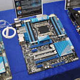 画像ギャラリー No.034のサムネイル画像 / 「ASUSならDIMM 8枚差しでも大丈夫」。ASUS，X79マザーボードの品質と機能をアピール
