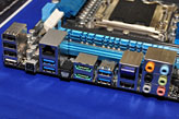 画像ギャラリー No.038のサムネイル画像 / 「ASUSならDIMM 8枚差しでも大丈夫」。ASUS，X79マザーボードの品質と機能をアピール