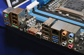 画像ギャラリー No.039のサムネイル画像 / 「ASUSならDIMM 8枚差しでも大丈夫」。ASUS，X79マザーボードの品質と機能をアピール