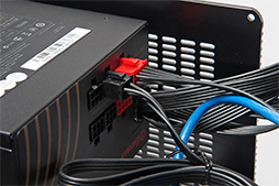 画像ギャラリー No.067のサムネイル画像 / 【PR】PCゲーマーのための「超小型ゲームPC」自作講座。カード長170mmのASUS製GTX 760カードなら，PCはここまで小さくできる