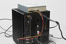 画像ギャラリー No.077のサムネイル画像 / 【PR】PCゲーマーのための「超小型ゲームPC」自作講座。カード長170mmのASUS製GTX 760カードなら，PCはここまで小さくできる