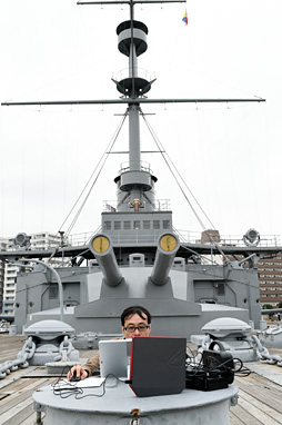 画像ギャラリー No.047のサムネイル画像 / 【PR】世界初！ ASUSのデスクトップPC「ROG GR6」を戦艦三笠艦内に設置し，三笠を操艦するの巻