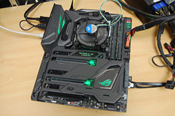 画像ギャラリー No.011のサムネイル画像 / 「ROG MAXIMUS IX FORMULA」を細かく見てみる。Z270搭載のゲーマー向けフラグシップマザーボードはありやなしや?