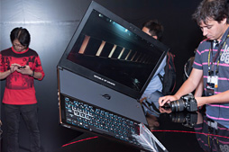 画像ギャラリー No.003のサムネイル画像 / ［COMPUTEX］GTX 1080搭載なのに厚さわずか18mmのゲーマー向けノートPC「ROG Zephyrus」，その見た目とスペックに迫る