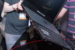画像ギャラリー No.005のサムネイル画像 / ［COMPUTEX］GTX 1080搭載なのに厚さわずか18mmのゲーマー向けノートPC「ROG Zephyrus」，その見た目とスペックに迫る