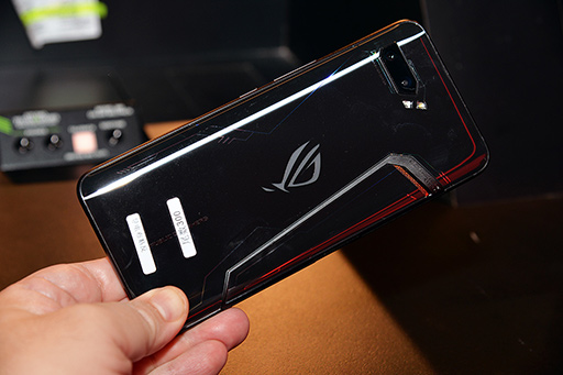 画像ギャラリー No.004のサムネイル画像 / ASUS，ゲーム特化スマートフォン新製品「ROG Phone II」を発表。6.59インチ有機ELパネルとSnapdragon 855 Plusを採用する