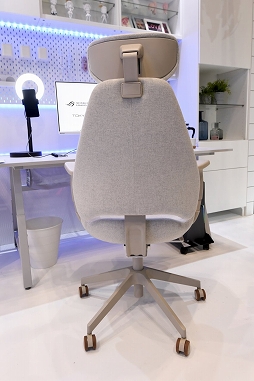 画像ギャラリー No.012のサムネイル画像 / ［TGS 2021］家具メーカーのIKEAがゲーマー向け家具を展示。新製品の電動昇降機能付きデスクや，落ち着いたデザインのチェアも