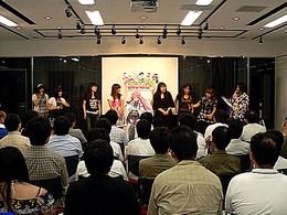 画像ギャラリー No.003のサムネイル画像 / 中2女子におすすめは，やおい漫画？　PS2/PSP版「萌え萌え2次大戦（略）☆デラックス」オフラインイベント