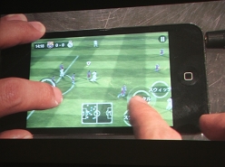 画像ギャラリー No.007のサムネイル画像 / 「デッド スペース 2」の登場予告も！ EAのiPod touchゲームが多数紹介された，「Game Nights at the Apple Store」の3日目をレポート