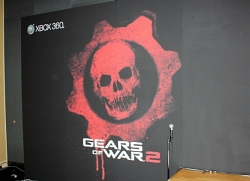 画像ギャラリー No.001のサムネイル画像 / 人気お笑い芸人6人が激突！「Gears of War 2」発売記念イベントの模様をレポート
