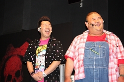 画像ギャラリー No.012のサムネイル画像 / 人気お笑い芸人6人が激突！「Gears of War 2」発売記念イベントの模様をレポート
